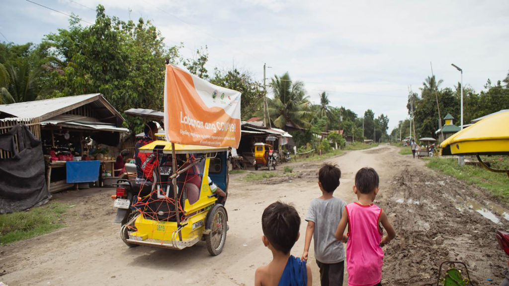 Therekoridaroams around in the community in Datu Abdullah Sangki, Maguindanao. (Photo: Princess Taroza/Oxfam)