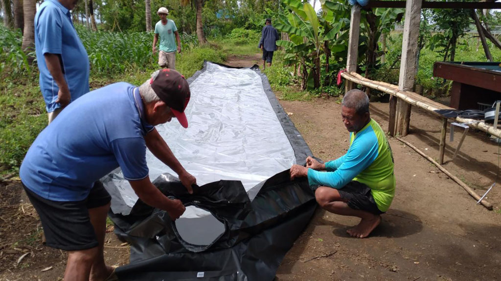 Camarines Sur farmers set up a solar dryer for use. (Photo: Rice Watch Action Network, Inc/RWAN)