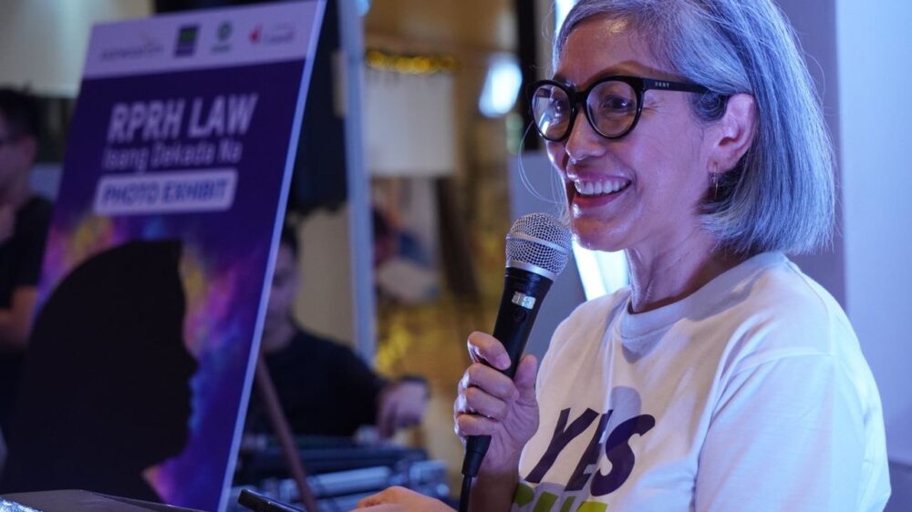 Returning Oxfam Pilipinas Executive Director Lot Felizco speaks at the launch of a photo exhibit on the Responsible Parenthood and Reproductive Health Law last December 2022 at Eastwood Mall, Quezon City. Photo by Oxfam Pilipinas.