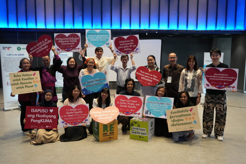 Members and partners of the convening organizers – the Asia Network for People’s Energy (ANPE), Fair Finance Asia (FFA), and the Influencing Just Transition in ASEAN (I-JET) Program – highlighted Valentine’s themed calls for openness to put people and gender equality at the center of a just and inclusive energy transition (JET) in the ASEAN region. (Photo by Oxfam Pilipinas)