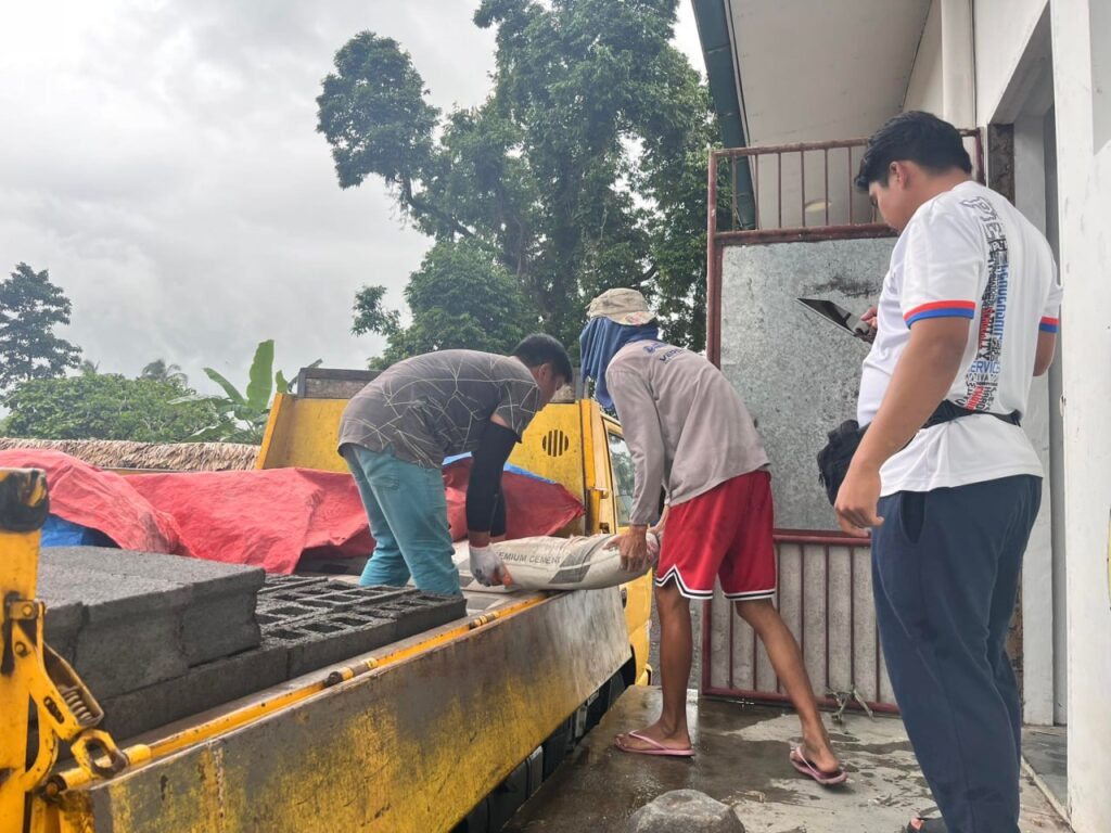Photos of Oxfam Pilipinas, Start Network, People in Need Philippines, Simon of Cyrene Community Rehabilitation and Development Foundation, Inc., MIDAS/Mayon Integrated Development Alternatives and Services, Inc., Coastal CORE, Incorporated in action for humanitarian support to communities affected by Mayon Volcano as part of their #AnticipatoryAction in Albay, Bicol, Philippines. 

For more info, visit oxfam.org.ph.